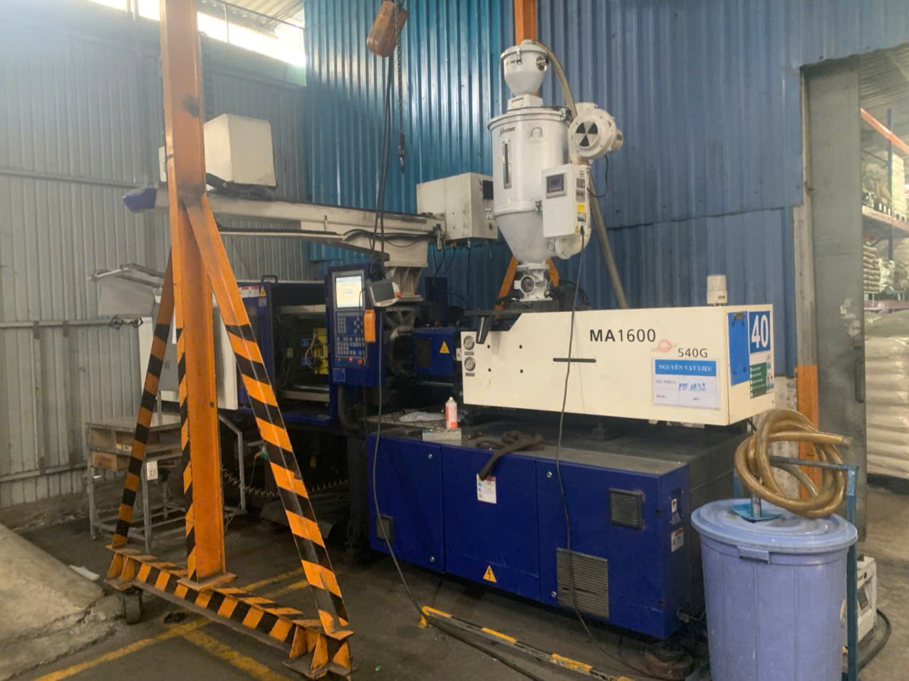 Robotic injection molding machine 3.jpg